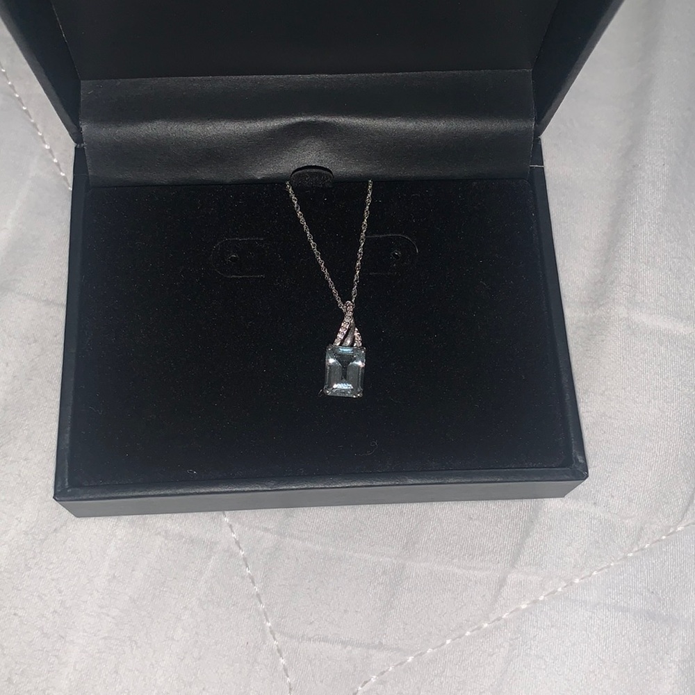 Aquamarine pendant